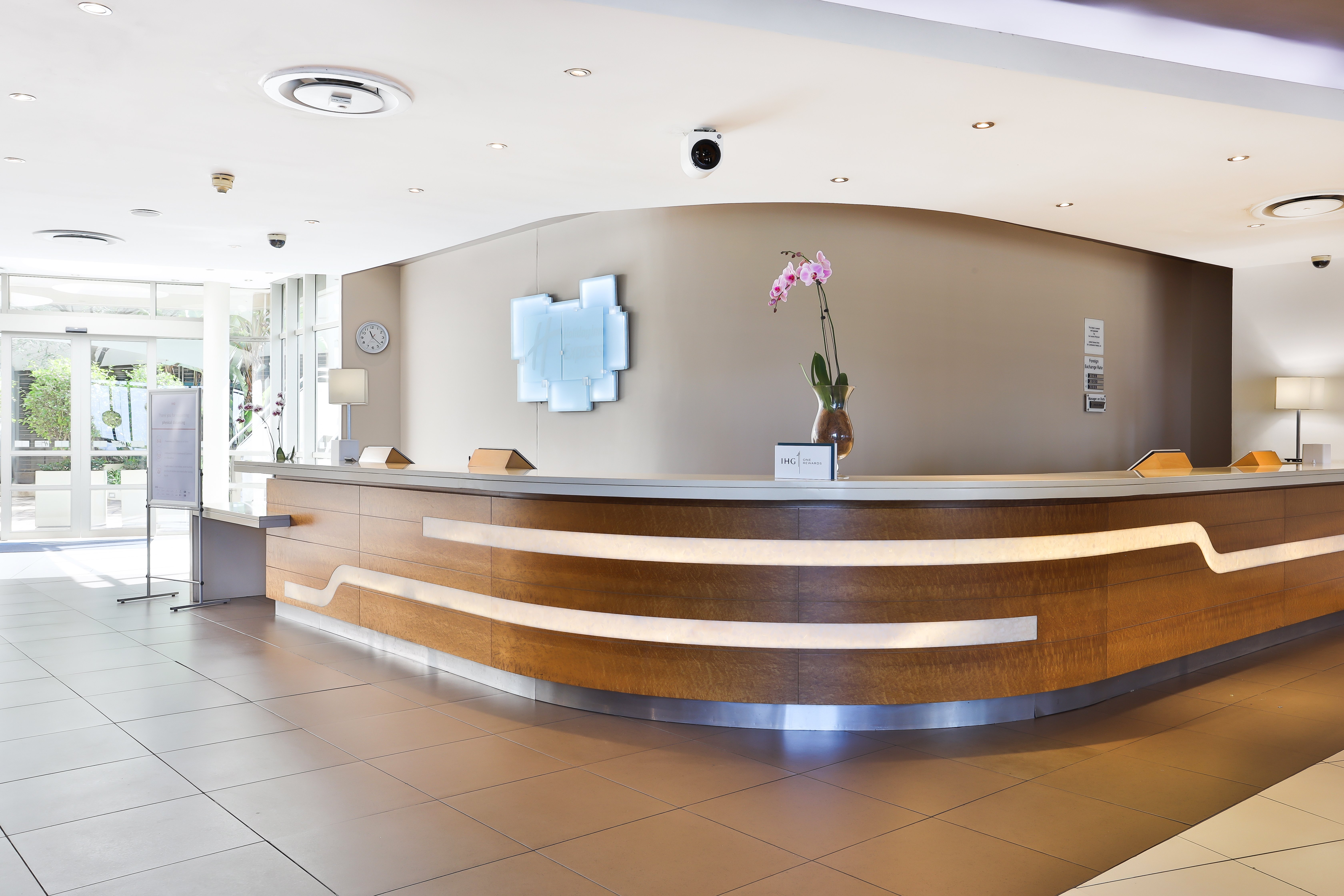 HOLIDAY INN EXPRESS DURBAN - UMHLANGA 15/83