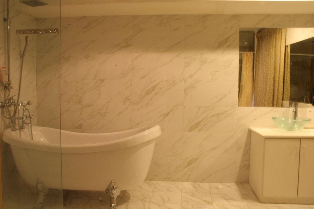 Magnolia Hotel Jakarta 23/24