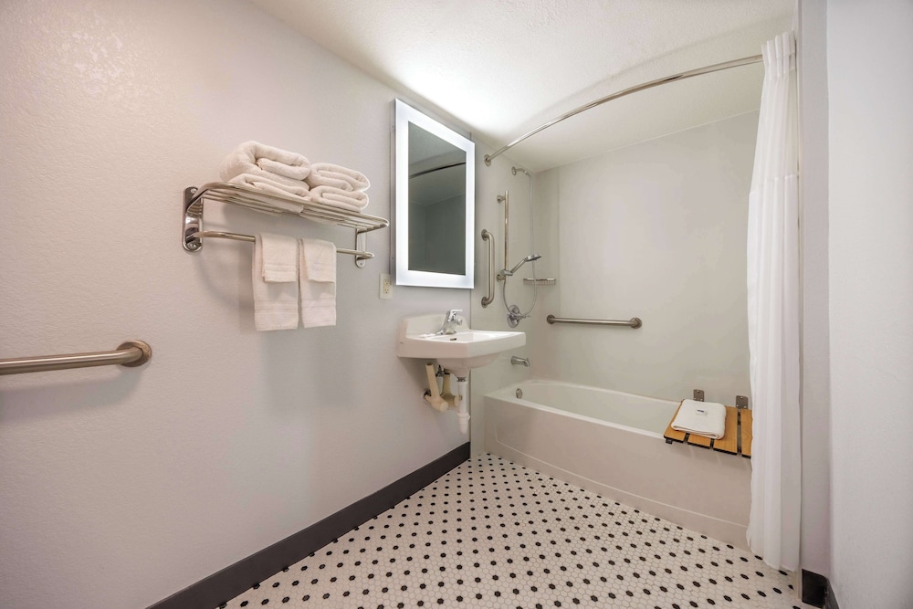 Motel6 Fort Worth, TX - East 45/45
