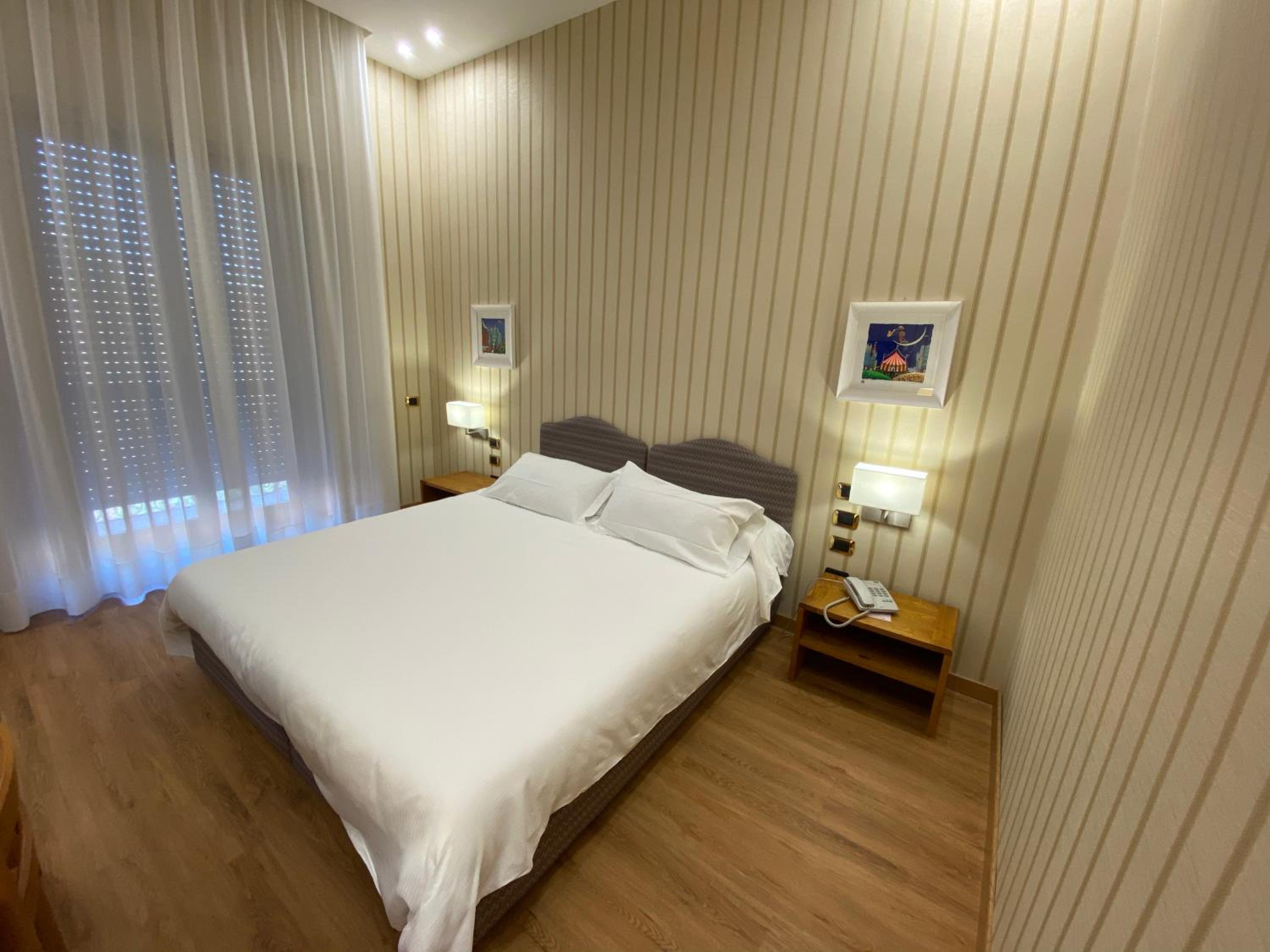 Room, Double or Twin Bed