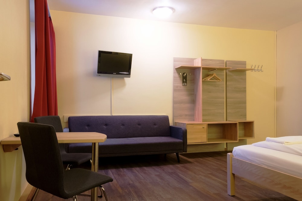 Euro Youth Hotel Munich 55/64