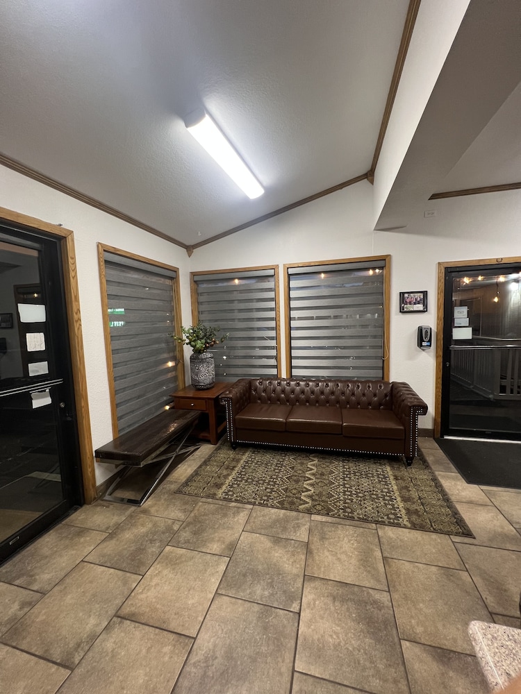Cedarwood Inn of Ashland 38/66