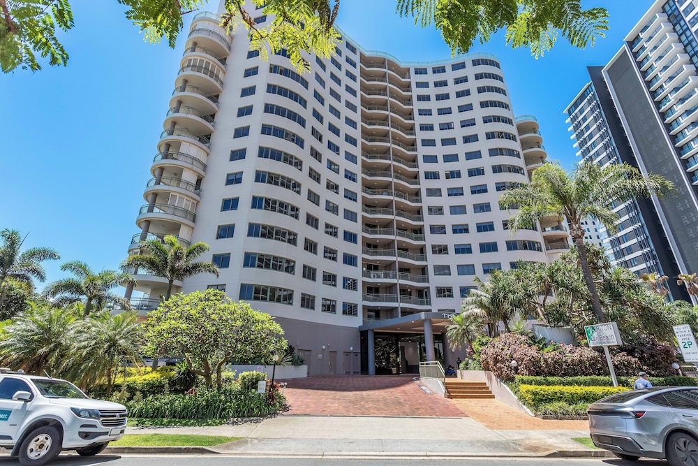 The Meriton On Main Beach photo2