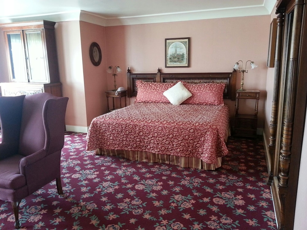 The Mendocino Hotel and Garden Suites 8/47