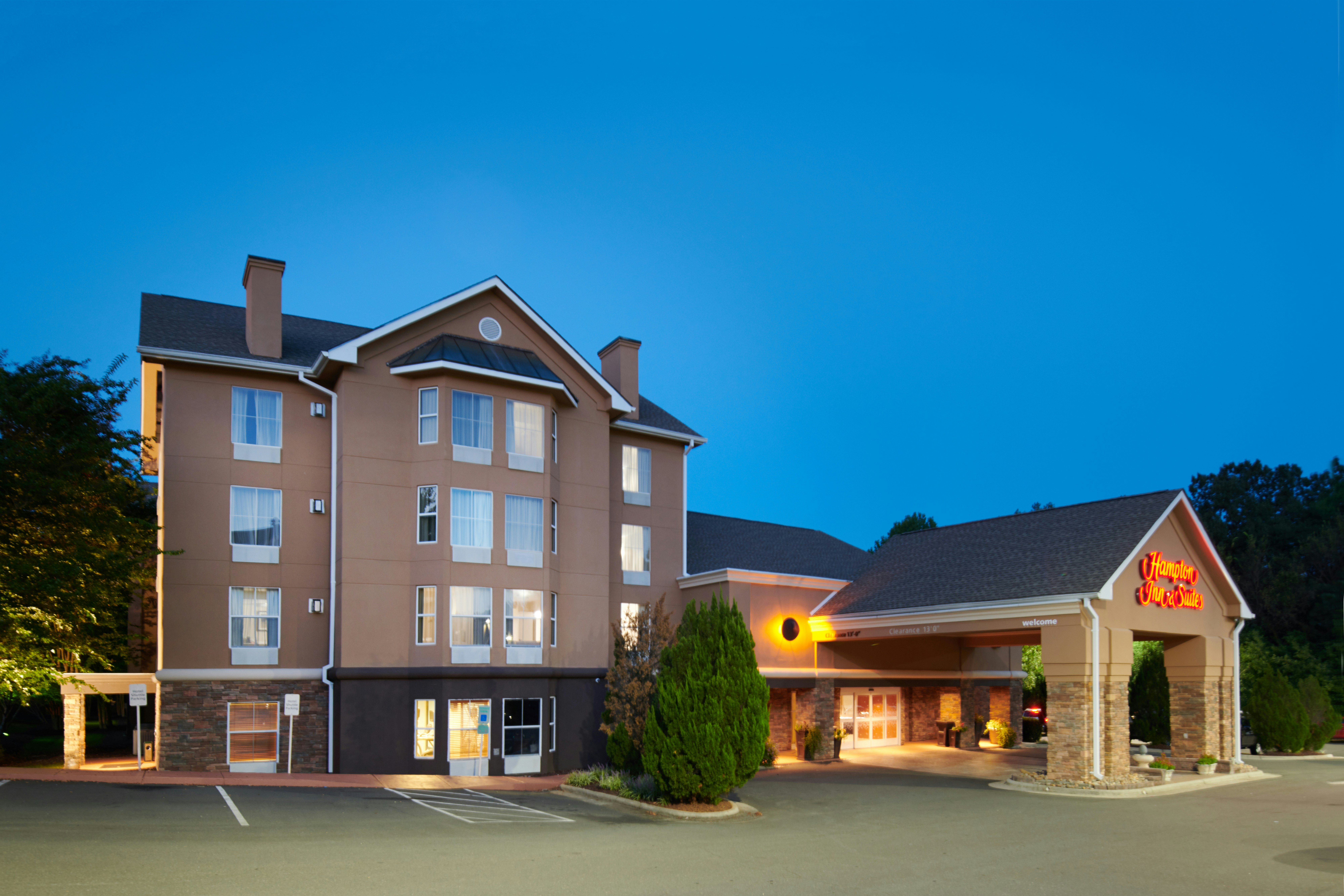 HAMPTON INN AND SUITES CHAPEL HILL DRUHAM in CHAPEL HILL - NC