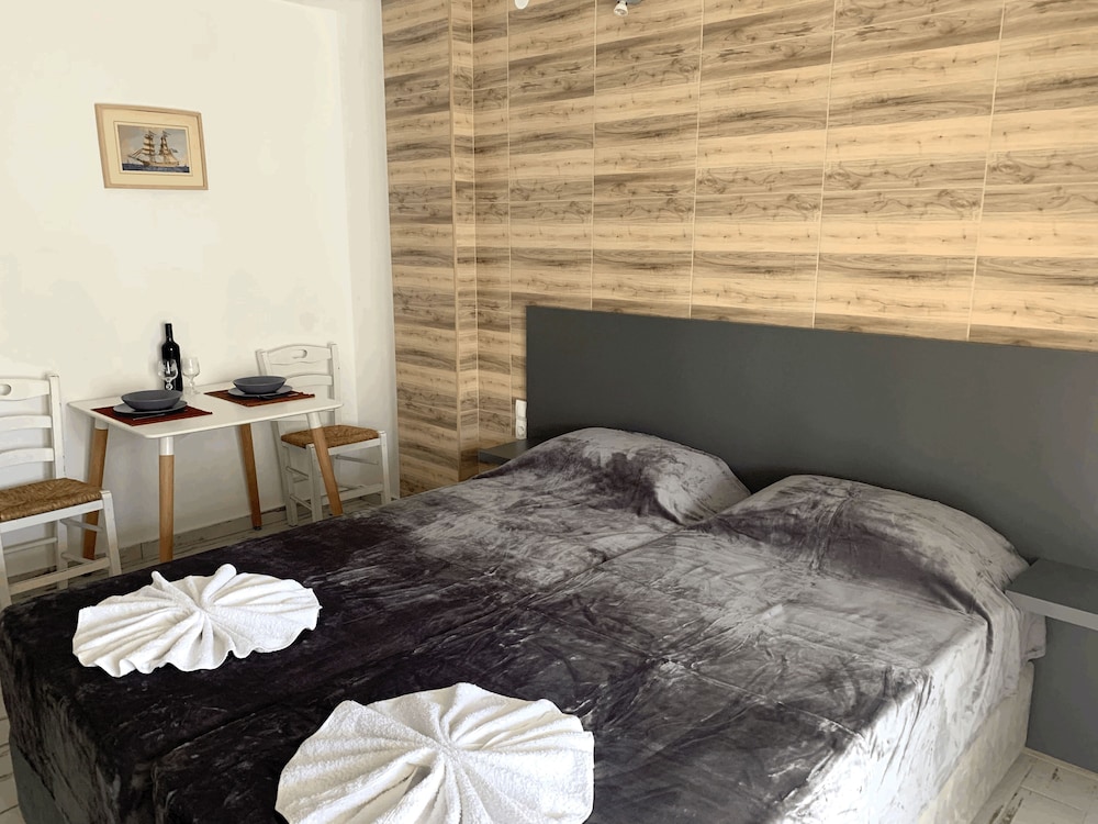 Polykratis Rooms 40/64