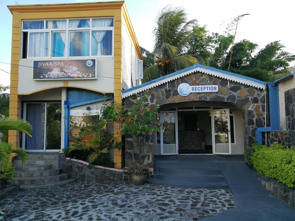 LE GRAND BLEU HOTEL