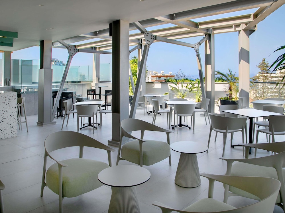Mercure Larnaca Finikoudes Beach 51/60