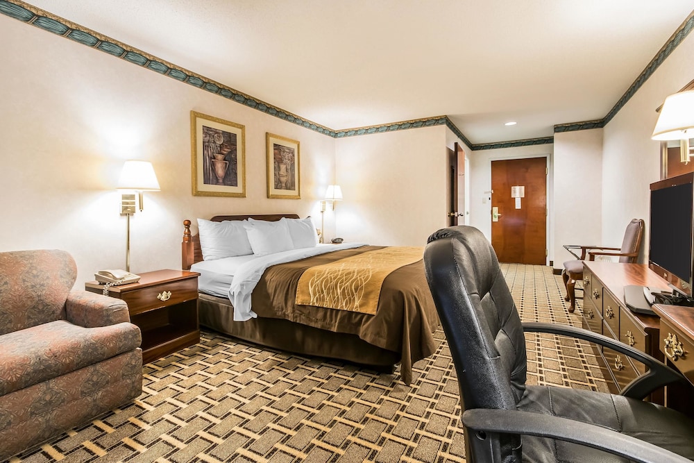 Quality Inn & Suites Evansville North 9/37
