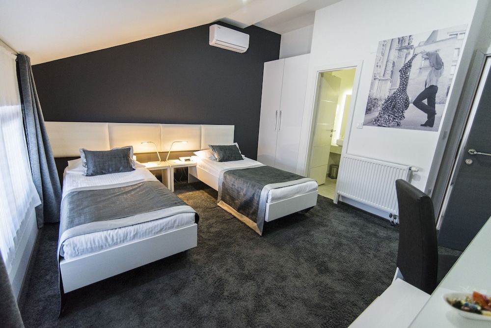 COOL ROOMS ZAGREB AIRPORT 48/62