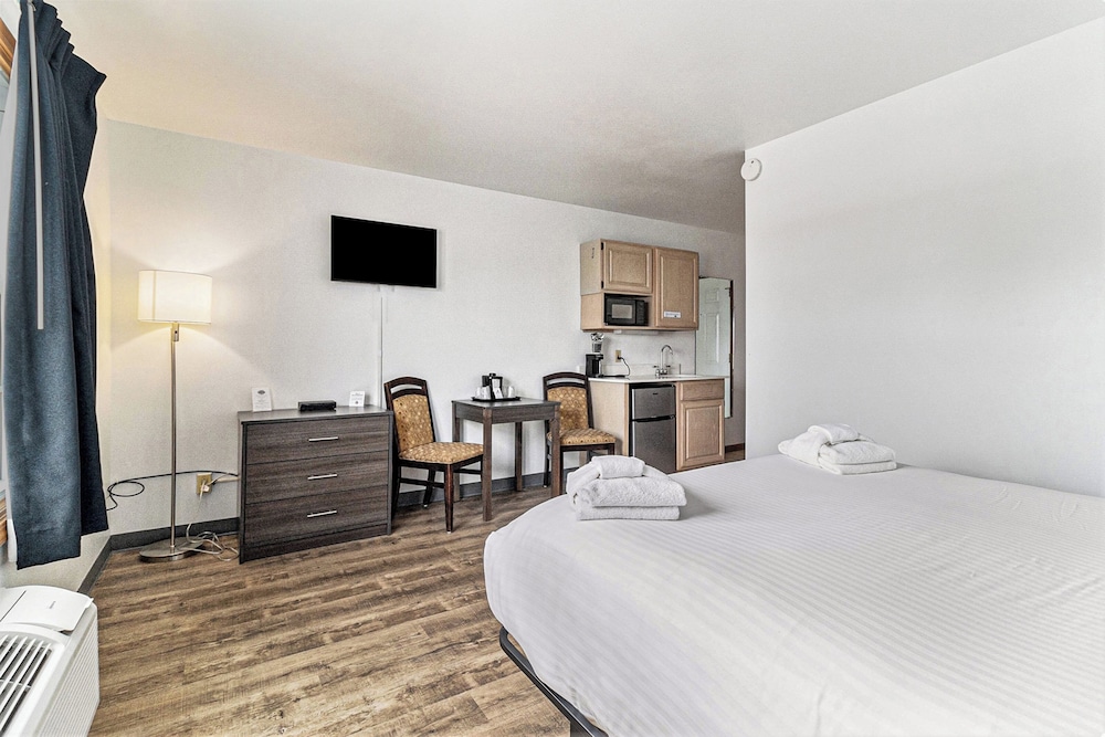 Snyder Apos S Shoreline Inn 19/73