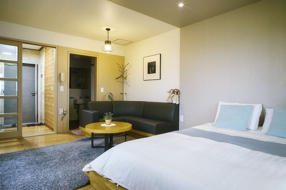 Tongyeong Mongdol House Pension 14/50