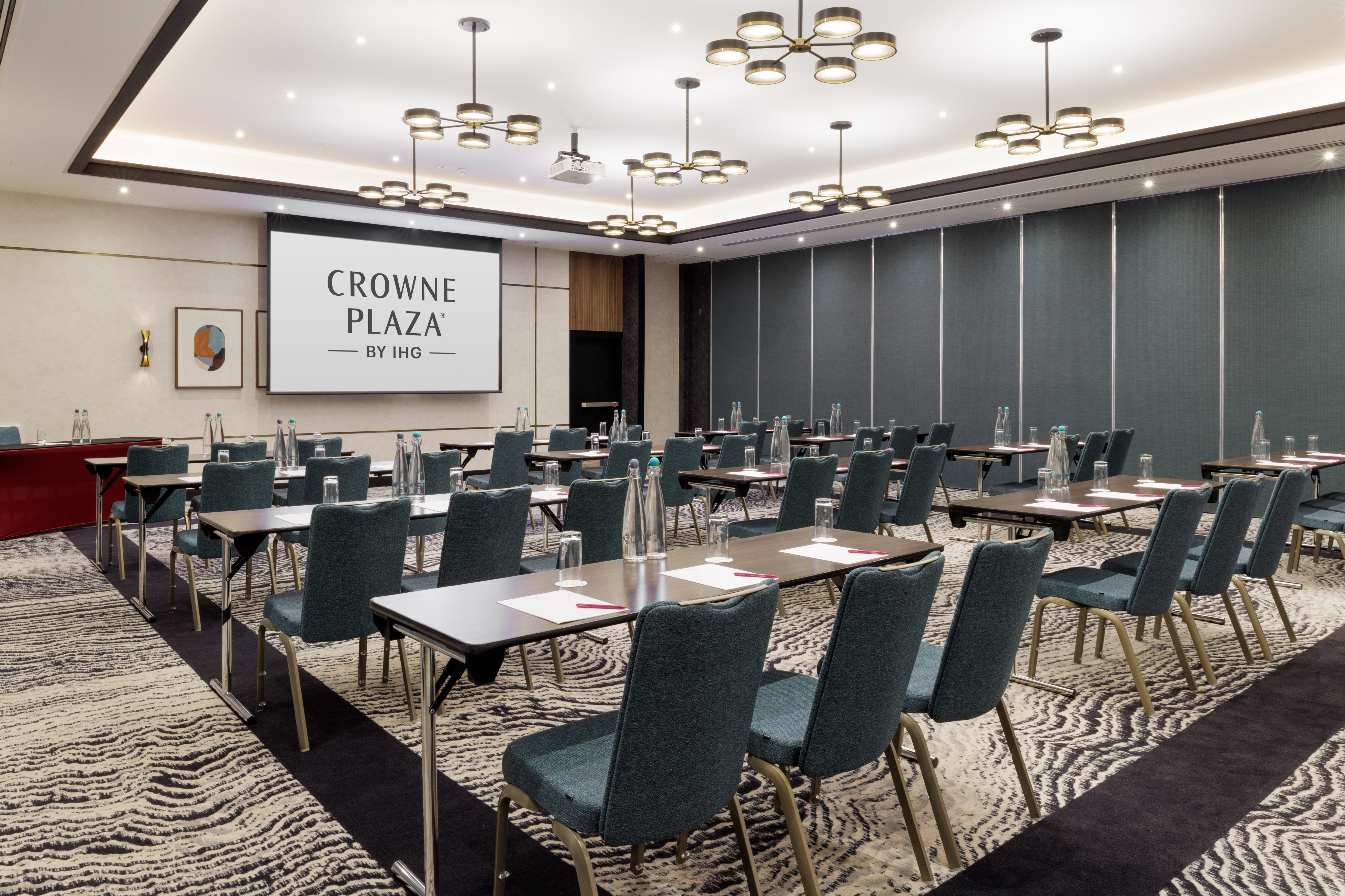 Crowne Plaza London Gatwick Airport 74/83