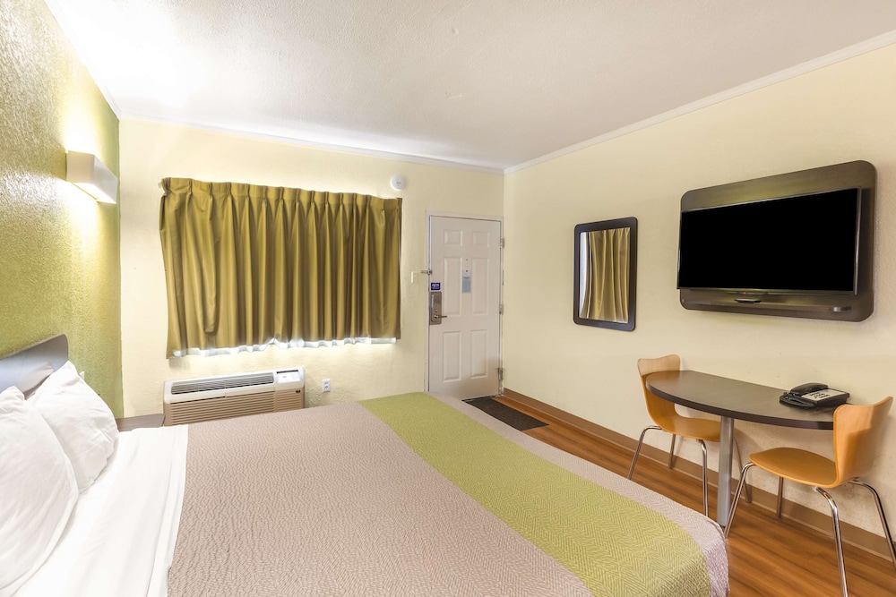 Motel6 Huntington, WV 42/51