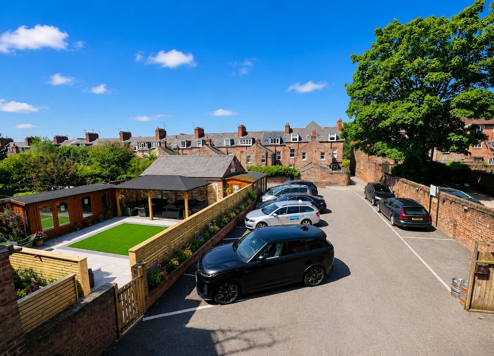 Hedley House Hotel 49/57