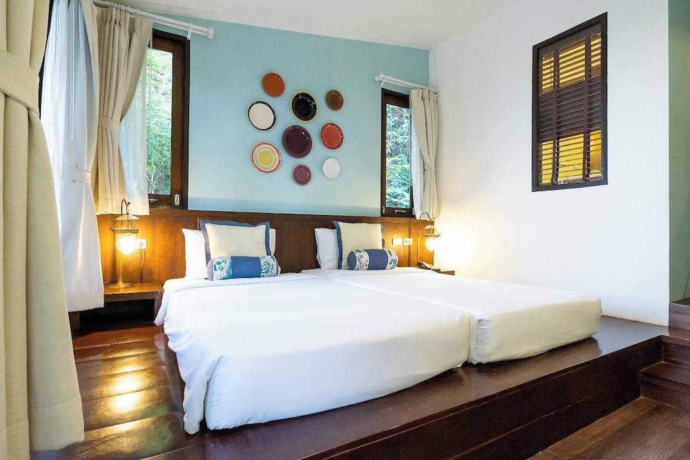 Lanai, Double Bed, Partial Sea View