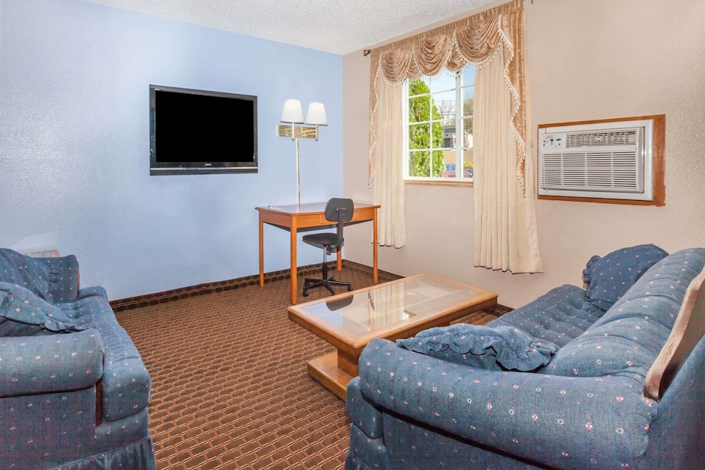 Super 8 By Wyndham Johnstown/Gloversville 19/32