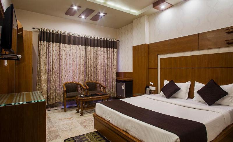 Hotel Basera Brij bhoomi 19/43