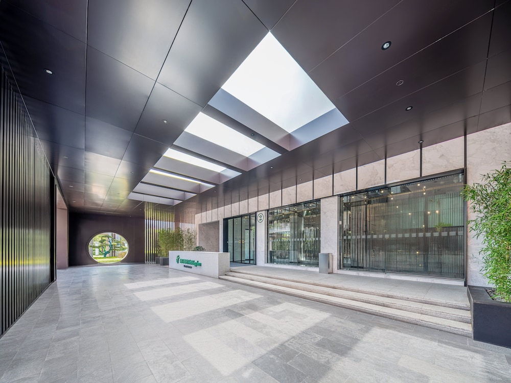 HOLIDAY INN ZHENGZHOU 62/69