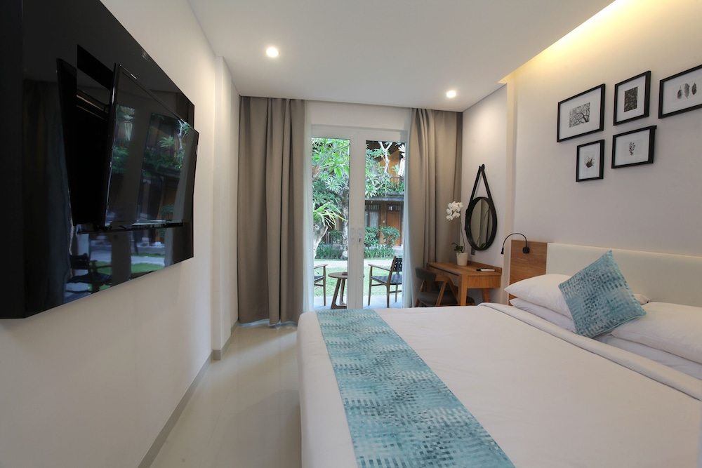 MATAHARI BUNGALOW 18/66