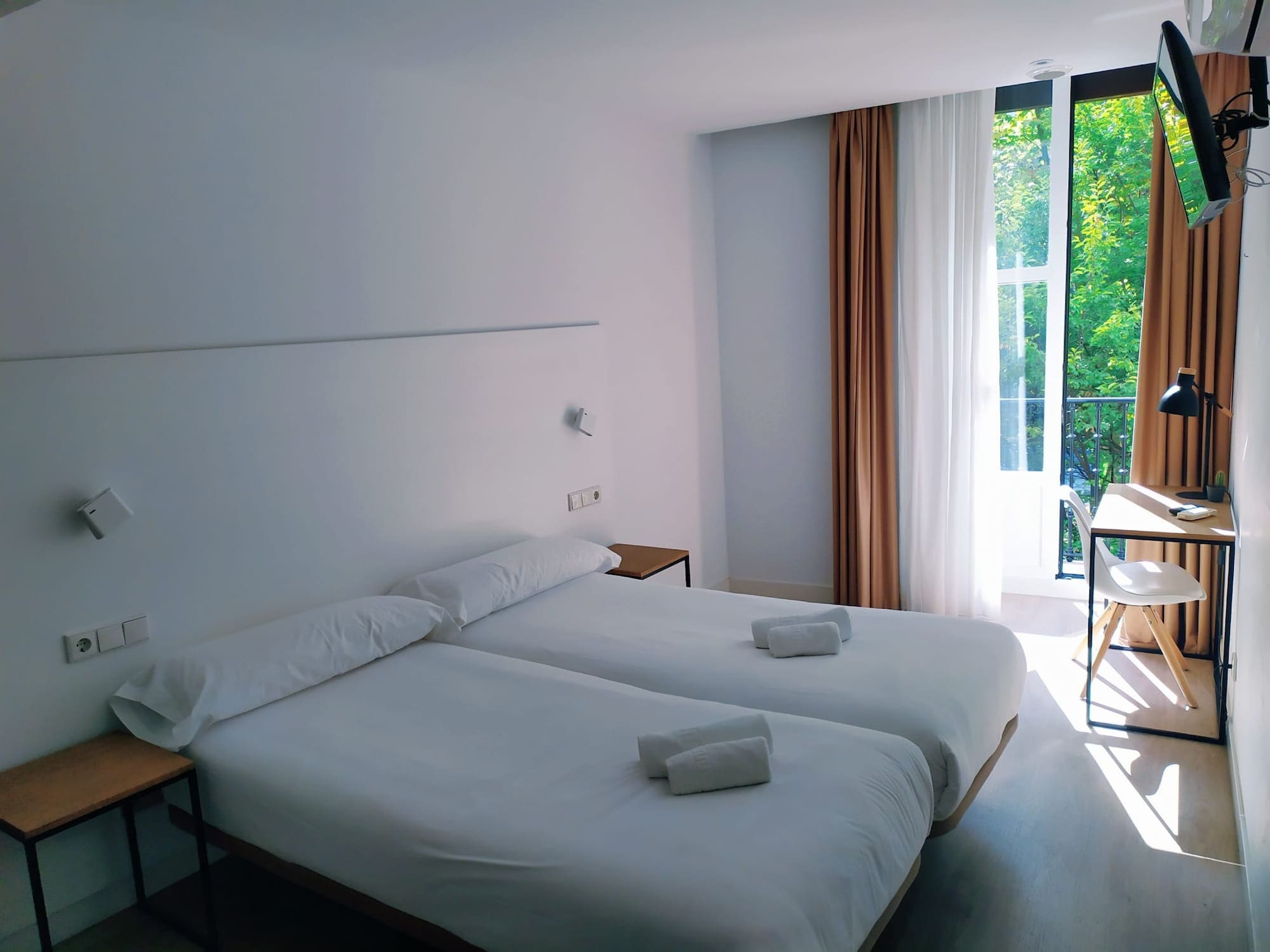 SUPERIOR, DOUBLE BED
