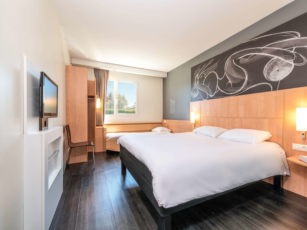 Ibis Issoire 24/57