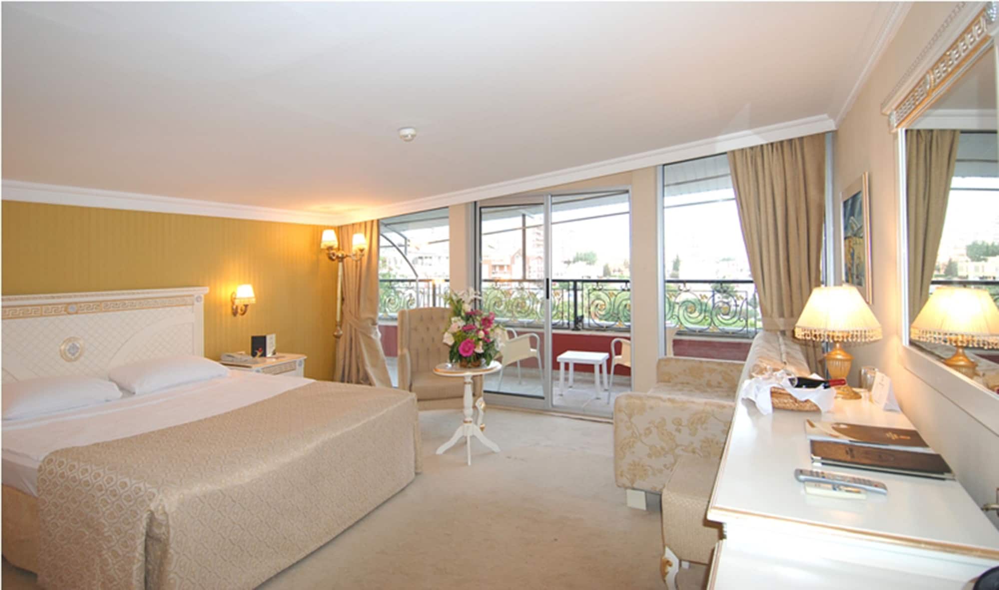 STANDARD, SEA VIEW