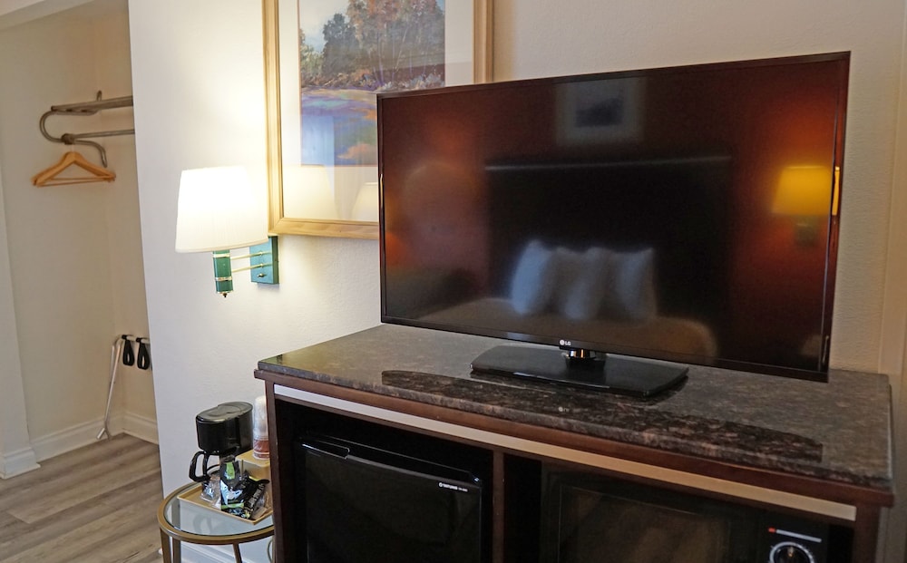 Redondo Inn and Suites 29/48