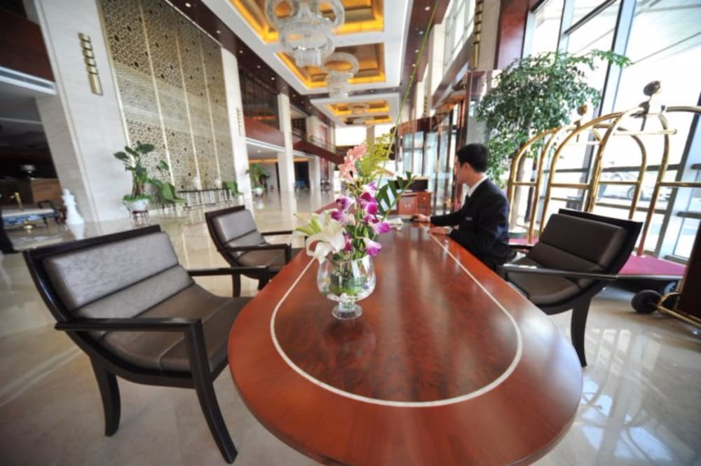 S N Hotel Dalian 21/25