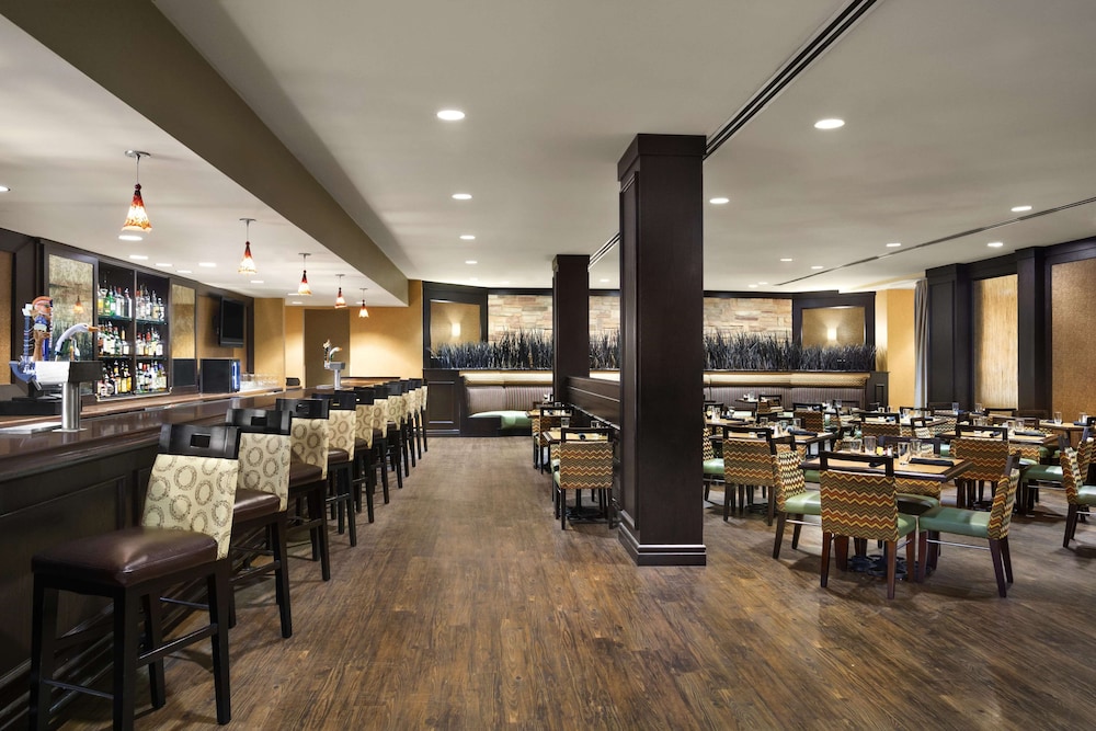 DoubleTree by Hilton Hotel Dallas DFW Airport North 35/53