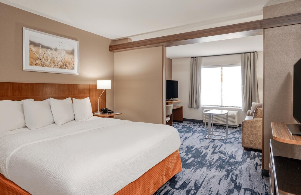 Suite, King Bed, Sofa, Accessible