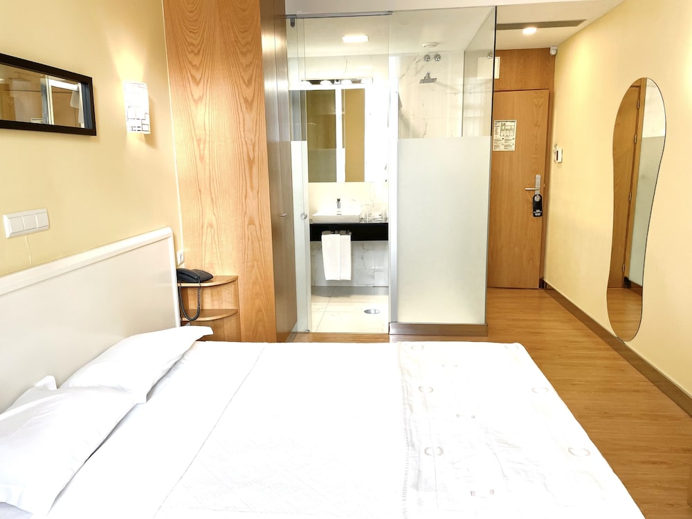 غرفة سوبيريور بسرير مزدوج أو سريرين منفصلين، Universal Hotel 5/10