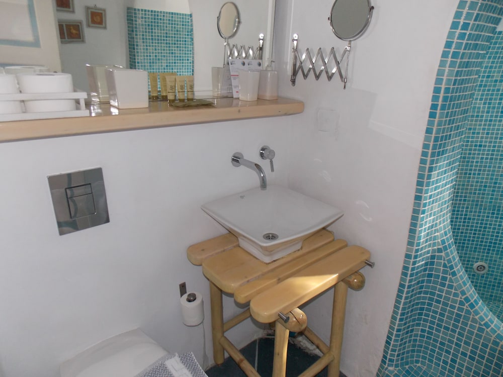 Rania Apartments Studios & Suites 49/50