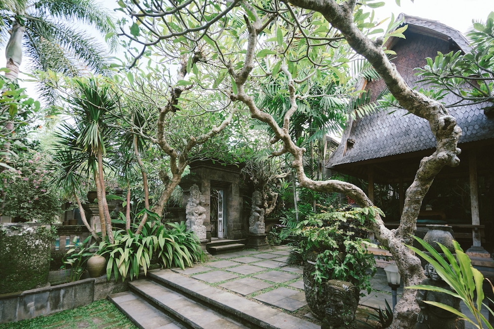 Honeymoon Guesthouse 69/75