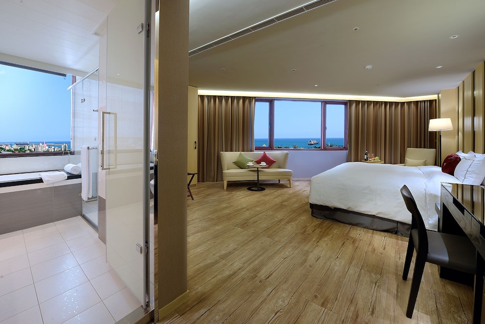 Shiny Ocean Hotel 16/52