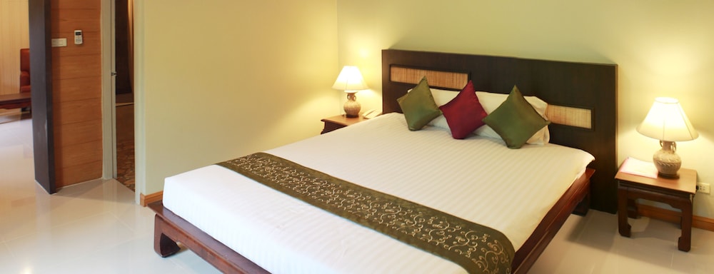 1 BEDROOM, SUITE