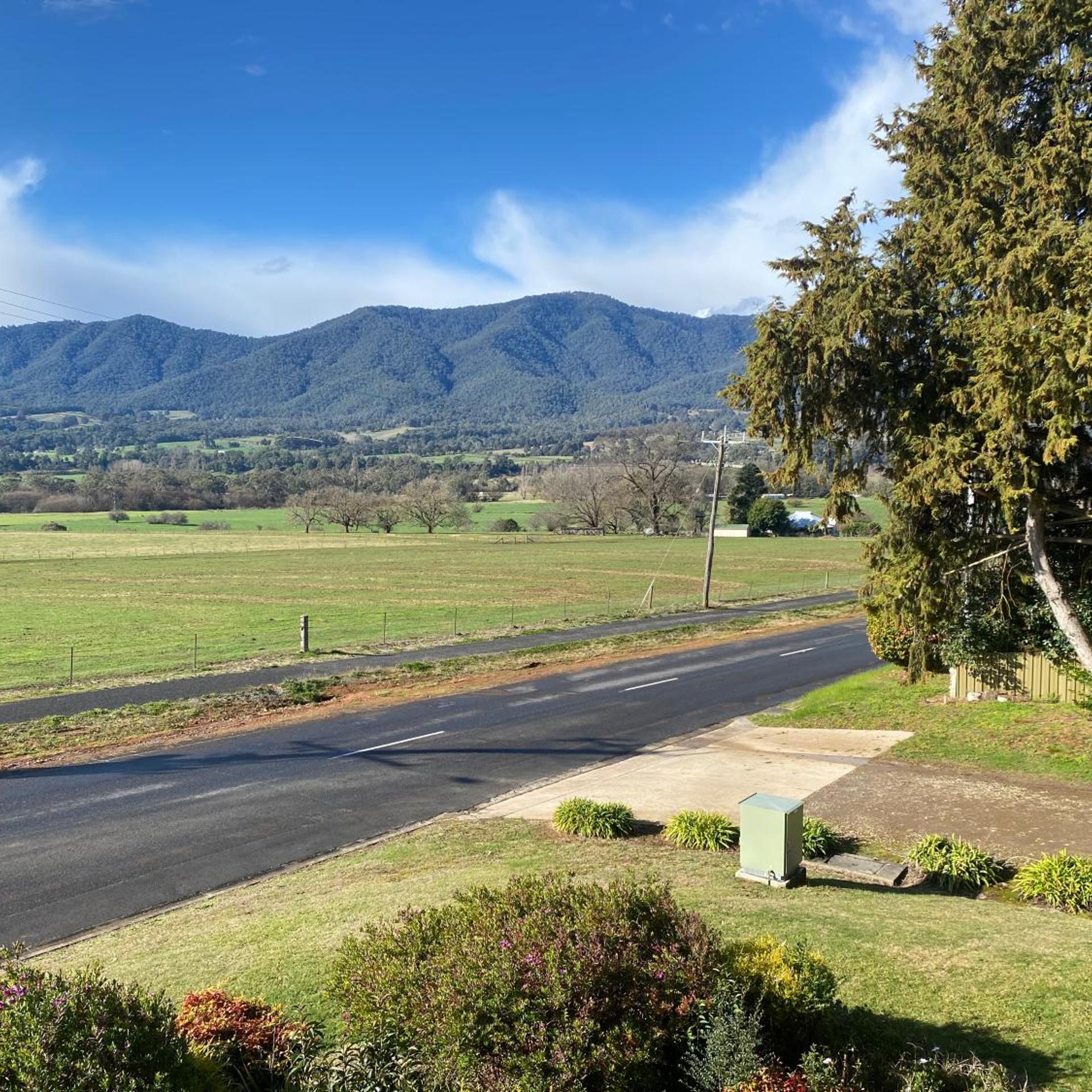 MOUNTAIN CREEK MOTEL 46/50