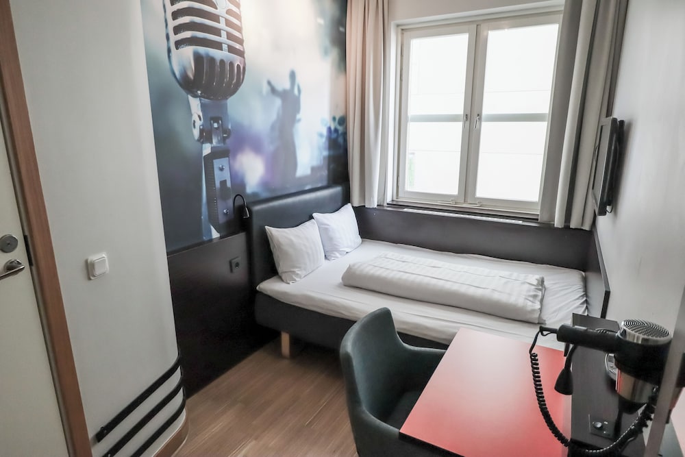 COMPACT, DOUBLE BED