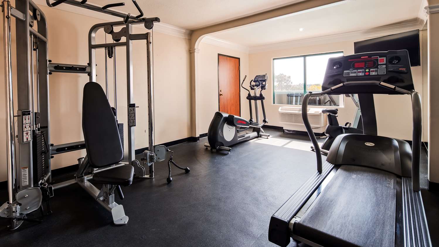 Best Western Plus Suites Hotel - Los Angeles LAX Airport 4/10