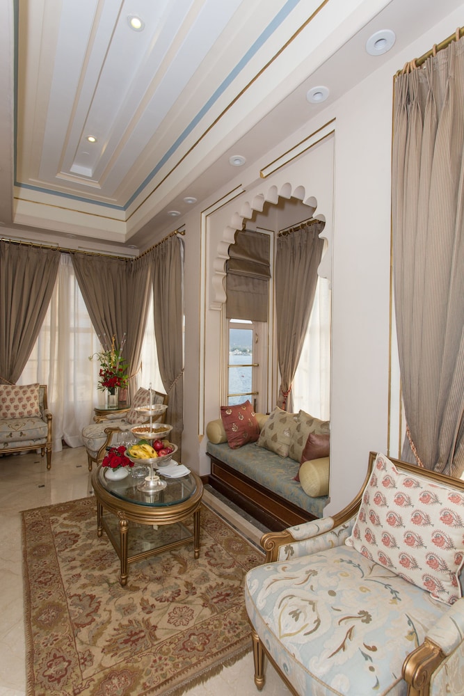 Taj Fateh Prakash Palace 37/54