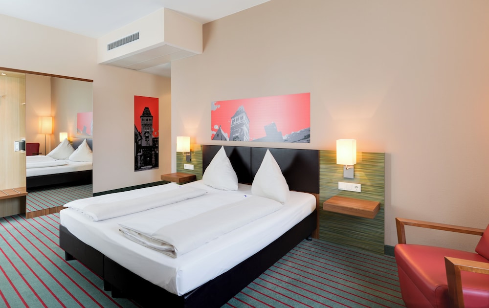 Novina Hotel Tillypark 25/71