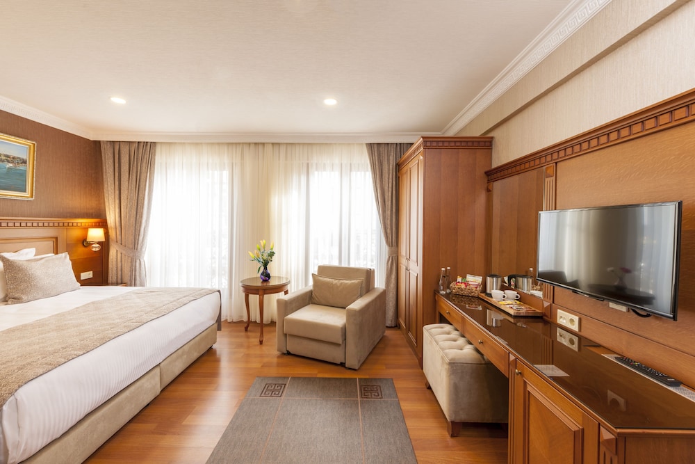 Royan Suites 11/50