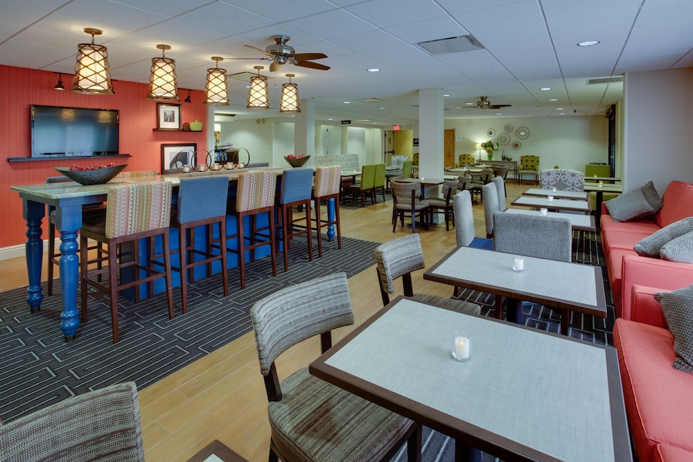 Hampton Inn Pittsburgh-Greentree 27/35