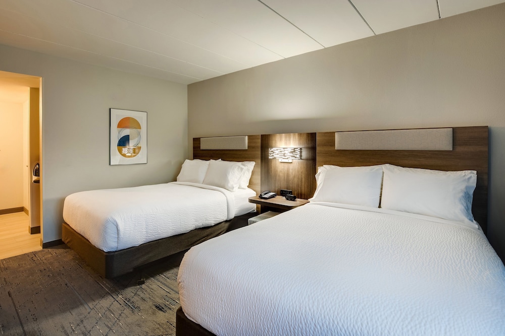 Holiday Inn Express & Suites I-95 Capitol Beltway-Largo 11/57