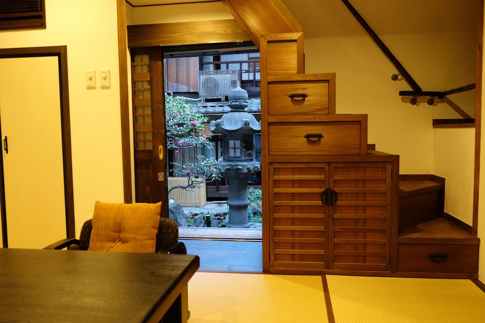 Toshiharu Ryokan 40/50