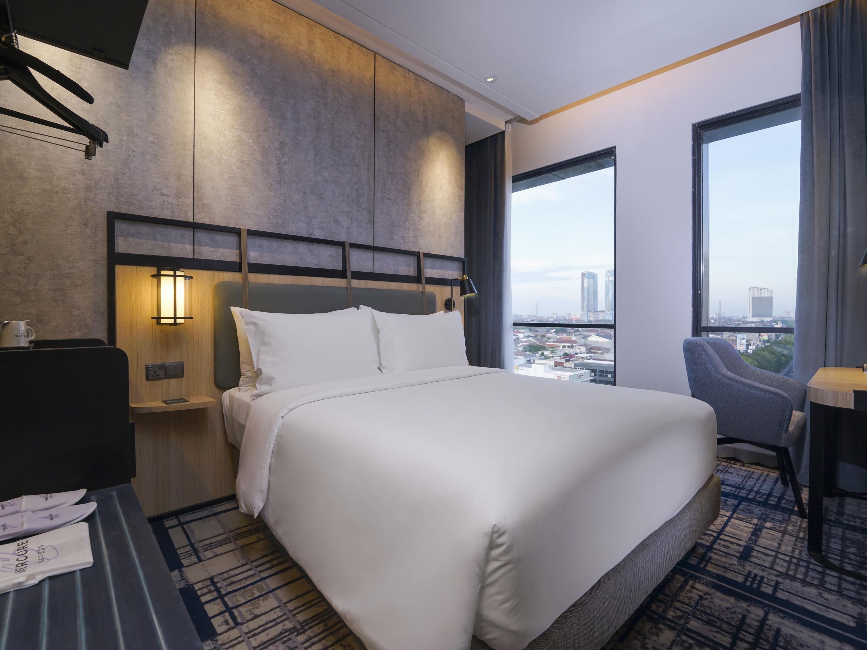PREMIUM, SUPERIOR, QUEEN BED, CITY SIDE