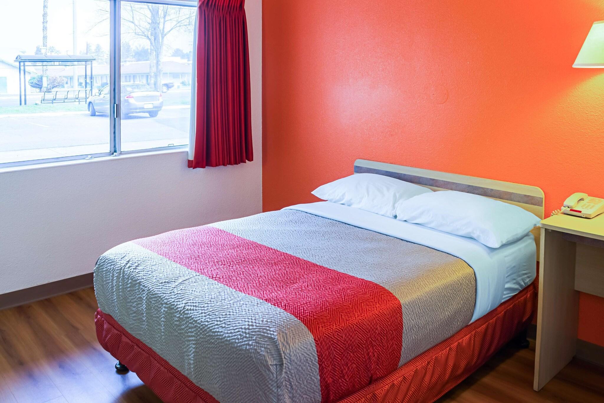 1 Full Bed - ADA/RI Shower