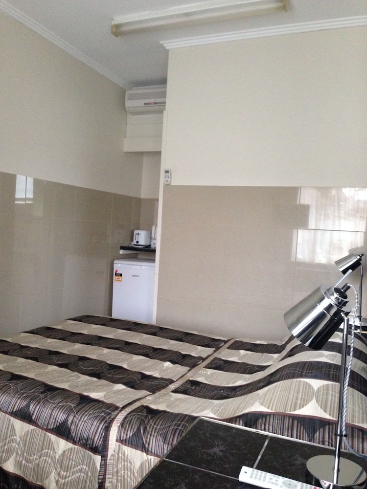 AVALON MOTEL 20/45