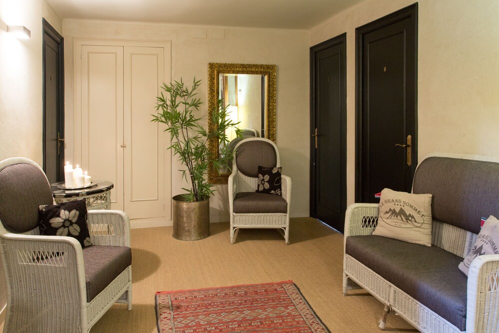 Hostal De La Plaaa 24/49