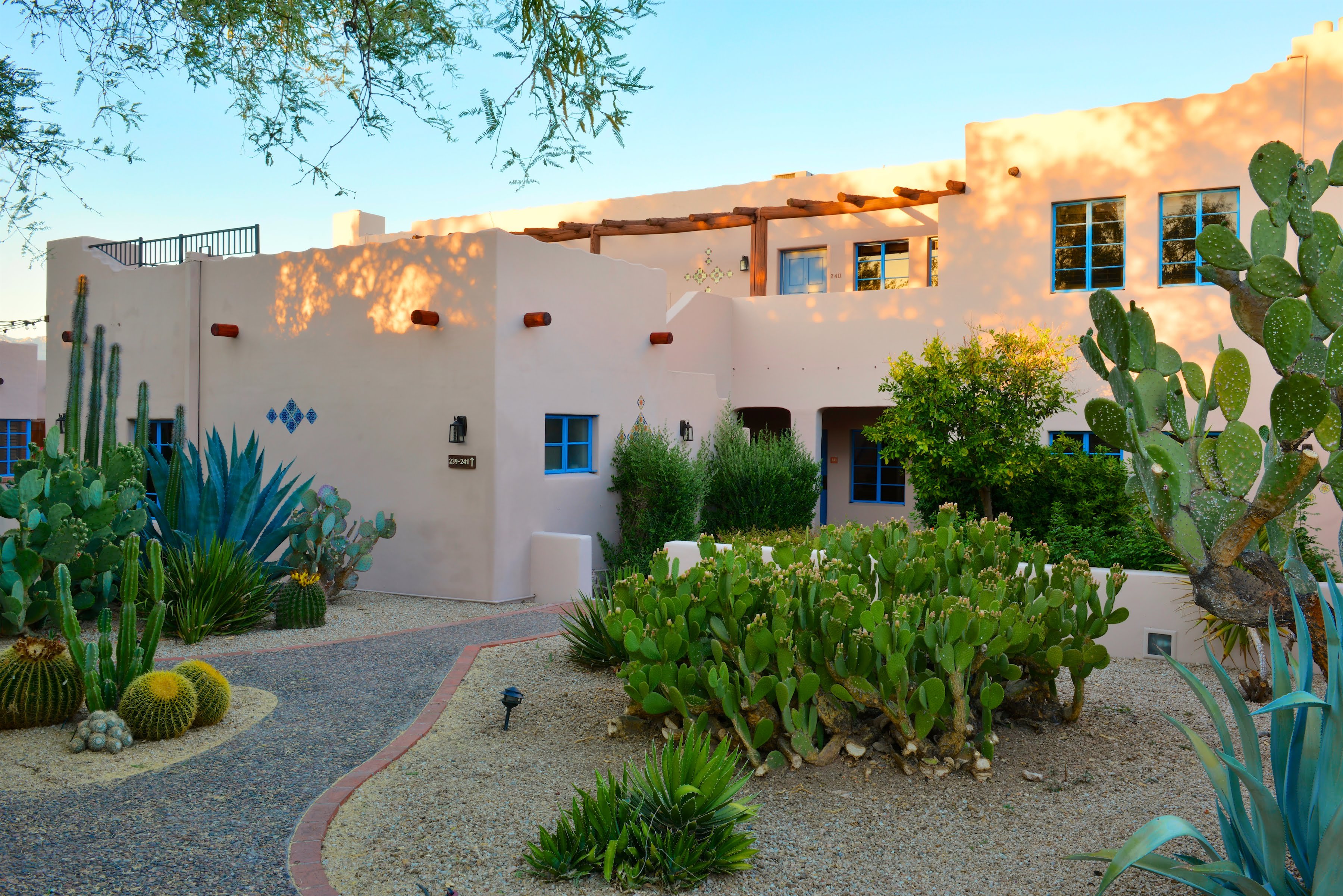 Lodge On The Desert 2/69